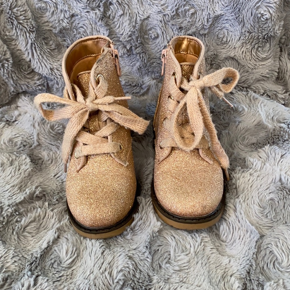 Cat and Jack girl’s combat boots